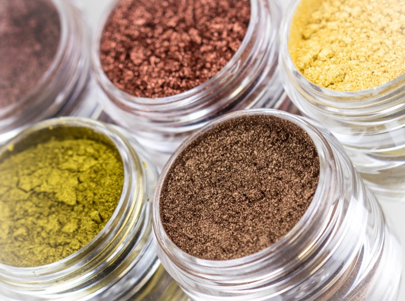 Read more about the article Pigmenti.. prodotti che portano il tuo Makeup a un livello superiore